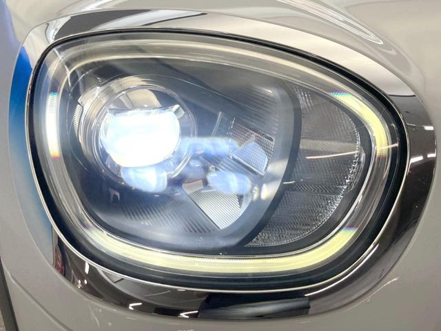 ��LED�w�b�h���C�g:��ԑ��s�����ǍD�Ȏ��E���m�ۂ����S���ĉ^�]�ł��鍂�P�xLED�w�b�h���C�g�𑕔�!�_�����x�������A����d�͂��}�����Ă��܂��B
