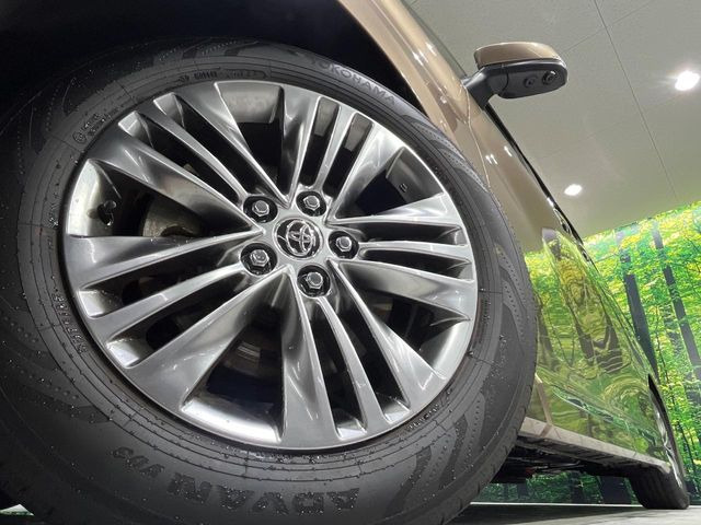 �y����18�C���`�A���~�z�C�[���z�O�ςɃ}�b�`���������A���~�z�C�[���𑕒����Ă���܂��B�e��ЊO�A���~�z�C�[����A�X�^�b�h���X�^�C�����戵�����Ă���܂��B���񂲑��k����������