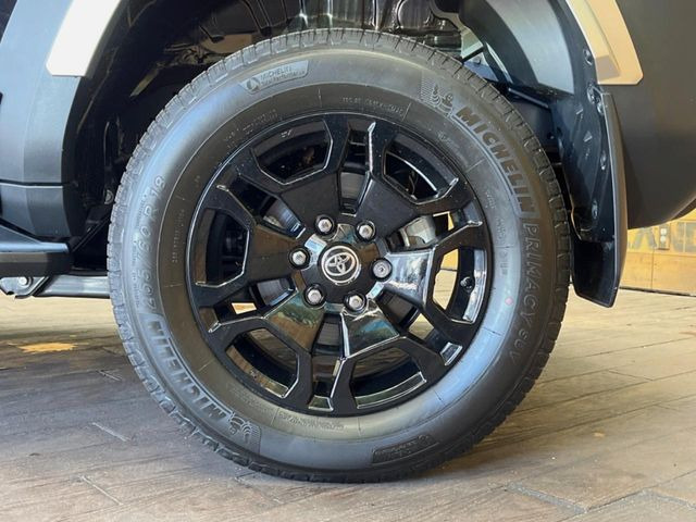 �y����18�C���`�A���~�z�C�[���z�O�ςɃ}�b�`���������A���~�z�C�[���𑕒����Ă���܂��B�e��ЊO�A���~�z�C�[����A�X�^�b�h���X�^�C�����戵�����Ă���܂��B���񂲑��k����������