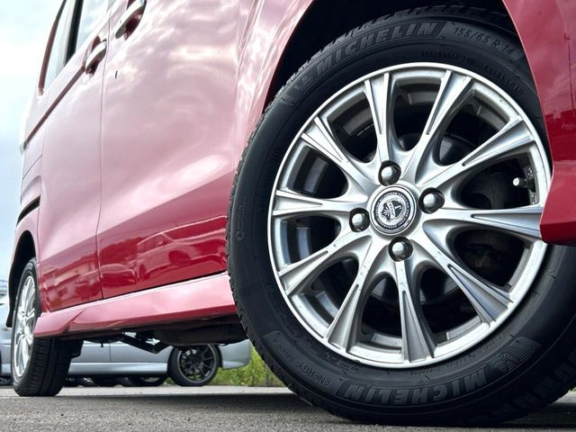 �y14�C���`�A���~�z�C�[���z�O�ςɃ}�b�`�����A���~�z�C�[���𑕒����Ă���܂��B�e��A���~�z�C�[����A�X�^�b�h���X�^�C�����戵�����Ă���܂��B���񂲑��k����������