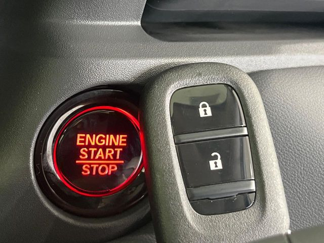 �yHonda�X�}�[�g�L�[�z�J�o����|�P�b�g�ɓ��ꂽ�܂܂ł��h�A�̎{���E�������\�ȃX�}�[�g�L�[�𑕔��B�G���W���̃I���E�I�t�����J�M�����o���K�v����������Ƃ��Ă��֗��ł���