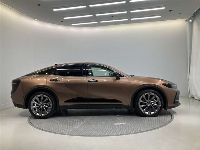 クラウンクロスオーバー2.5 G アドバンスト レザー パッケージ E-Four 4WD