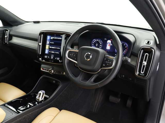 XC40B4 AWD インスクリプション 4WD