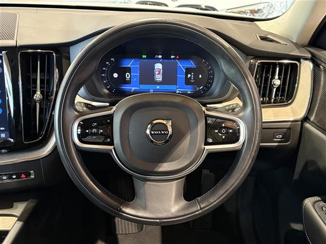 XC60B5 AWD インスクリプション 4WD