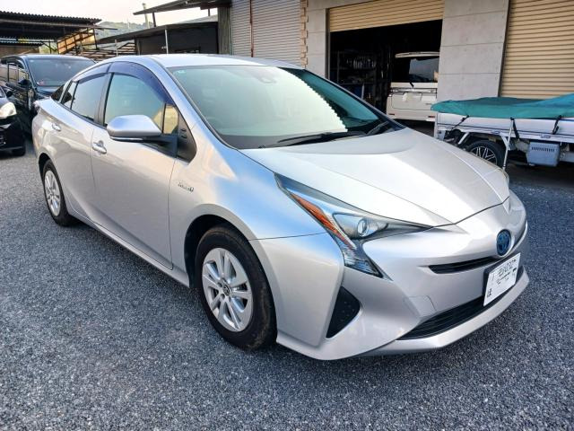 プリウス1.8 E