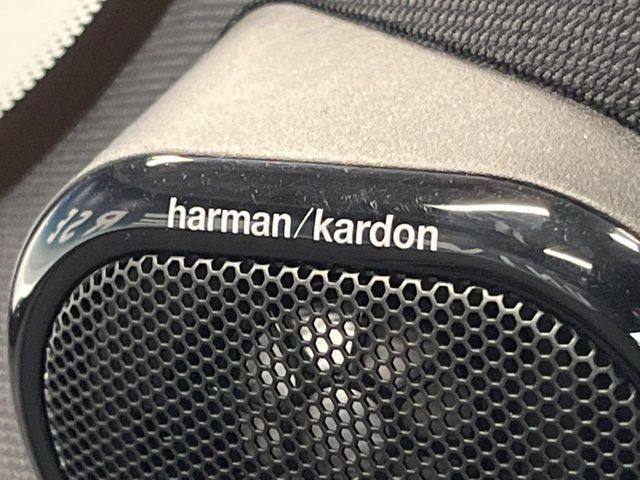��harman/kardon�T�E���h�V�X�e��:�I�[�f�B�I��僁�[�J�[����|����v���~�A���X�s�[�J�[�𑕔��B�����̃X�s�[�J�[����A���̗������܂ŕ����鍂�i���ȉ��y�����y���݂��������܂��B