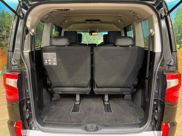普段のお買い物や通勤、送迎等に十分な荷室スペースを確保しております。セカンドシートを倒すと、大きな荷物の積載も可能です♪