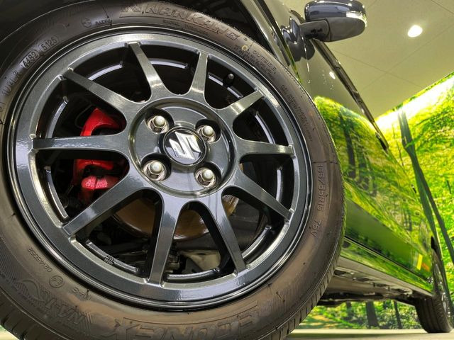 �y����15�C���`�A���~�z�C�[���z�O�ςɃ}�b�`���������A���~�z�C�[���𑕒����Ă���܂��B�e��ЊO�A���~�z�C�[����A�X�^�b�h���X�^�C�����戵�����Ă���܂��B���񂲑��k����������