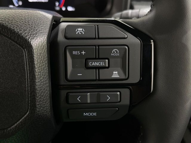 【レーダークルーズコントロール】高速道路での長距離走行が楽に!!自動で速度を保つクルーズコントロールが、衝突軽減システムと連携し、前方の車両を感知して車間を保つように速度調節してくれます!!