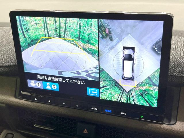 【マルチビューカメラシステム】専用のカメラにより、上から見下ろしたような視点で360度クルマの周囲を確認することができます☆死角部分も確認しやすく、狭い場所での切り返しや駐車もスムーズに行えます。