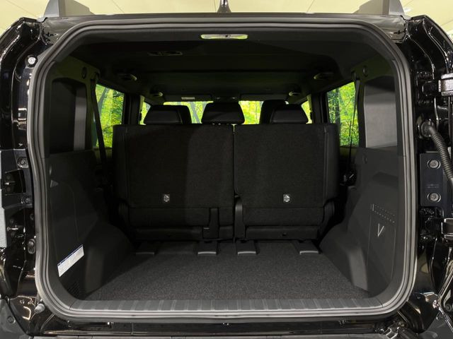 普段のお買い物や通勤、送迎等に十分な荷室スペースを確保しております。セカンドシートを倒すと、大きな荷物の積載も可能です♪