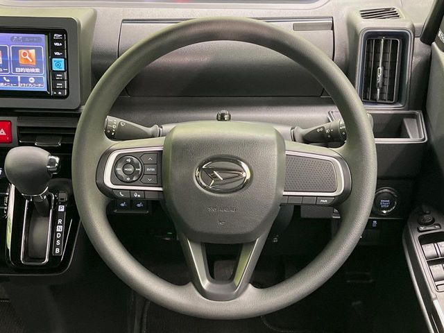 【ステアリングスイッチ】運転中、前方から目線をそらすことなく、オーディオ等の操作が可能な便利機能!安心&快適なドライブを演出してくれます♪