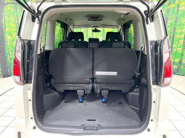 普段のお買い物や通勤、送迎等に十分な荷室スペースを確保しております。セカンドシートを倒すと、大きな荷物の積載も可能です♪