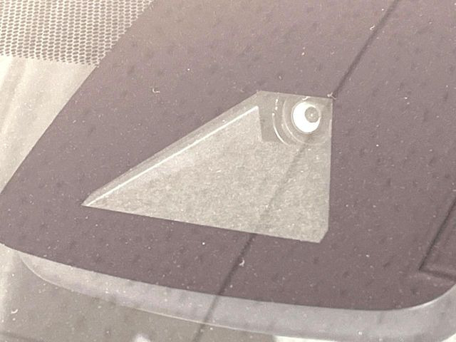 【トヨタセーフティセンス】走行中に前方の車両等を認識し、衝突しそうな時は警報とブレーキで衝突回避と被害軽減をアシスト。より安全にドライブをお楽しみいただけます。