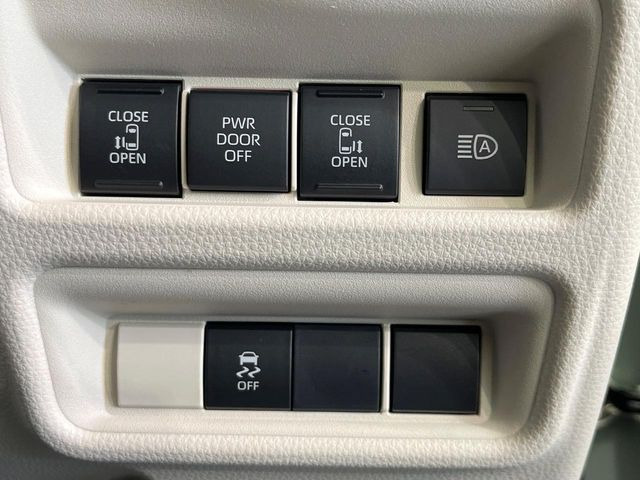 【両側パワースライドドア】スマートキーや運転席のスイッチで後席両側スライドドアの開閉が可能♪電動だから力を入れてドアを開ける必要が無く、小さなお子様でも簡単に開け閉めでき快適です♪