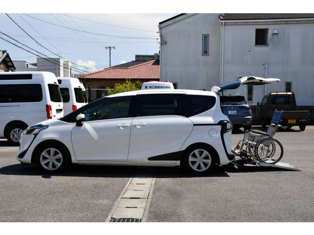 シエンタ1.5 X ウェルキャブ 車いす仕様車 タイプIII 助手席側セカンドシート付