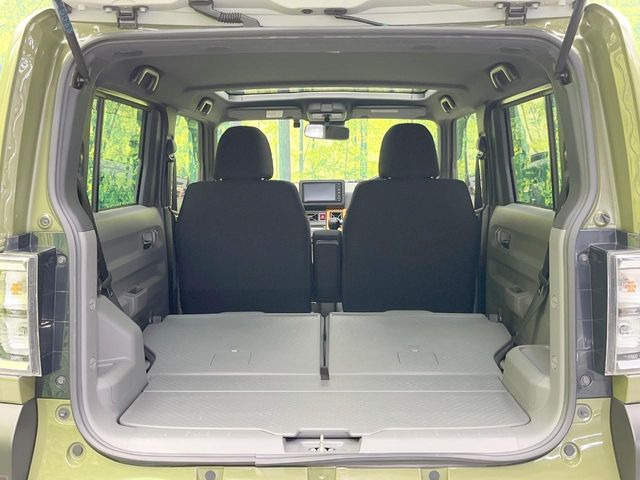 普段のお買い物や通勤、送迎等に十分な荷室スペースを確保しております。セカンドシートを倒すと、大きな荷物の積載も可能です♪