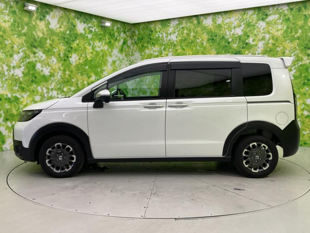 フリード1.5 e:HEV クロスター 4WD