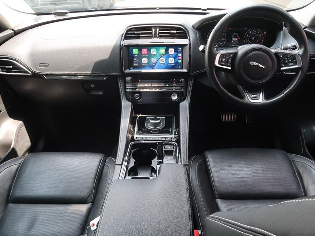 FペイスRスポーツ 2.0L P250 4WD