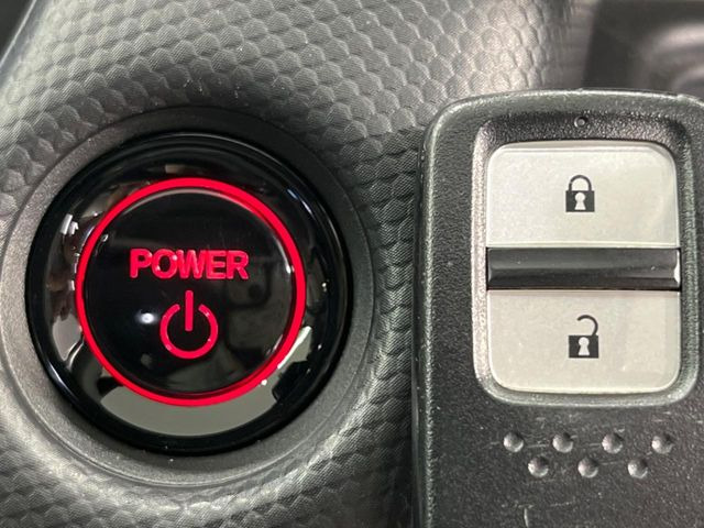 �yHonda�X�}�[�g�L�[�z�J�o����|�P�b�g�ɓ��ꂽ�܂܂ł��h�A�̎{���E�������\�ȃX�}�[�g�L�[�𑕔��B�G���W���̃I���E�I�t�����J�M�����o���K�v����������Ƃ��Ă��֗��ł���