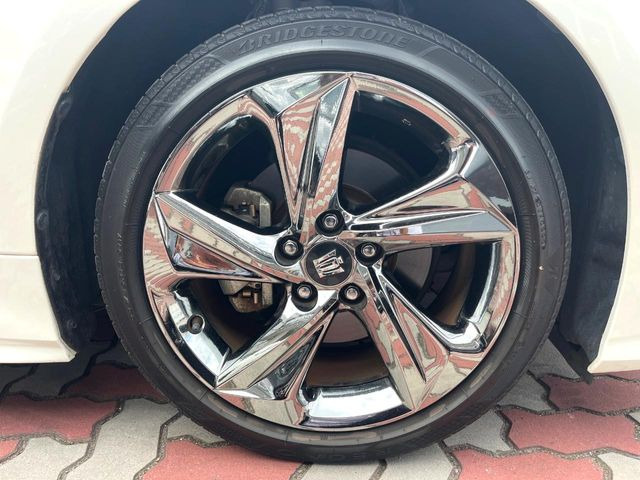 �y����18�C���`�A���~�z�C�[���z�O�ςɃ}�b�`���������A���~�z�C�[���𑕒����Ă���܂��B�e��ЊO�A���~�z�C�[����A�X�^�b�h���X�^�C�����戵�����Ă���܂��B���񂲑��k����������