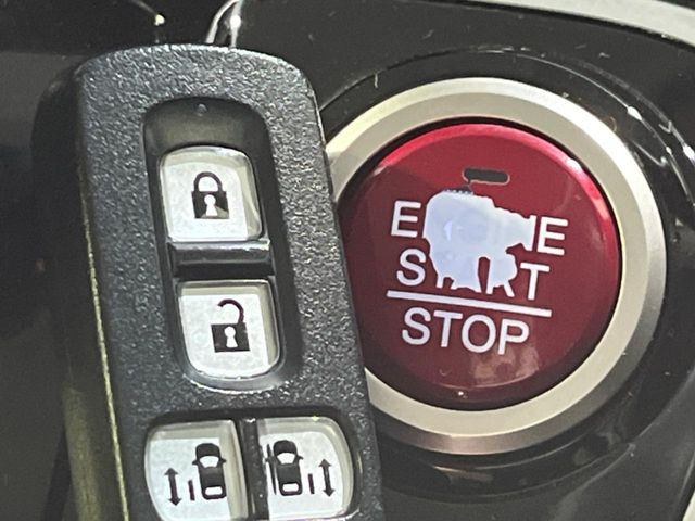 �yHonda�X�}�[�g�L�[�z�J�o����|�P�b�g�ɓ��ꂽ�܂܂ł��h�A�̎{���E�������\�ȃX�}�[�g�L�[�𑕔��B�G���W���̃I���E�I�t�����J�M�����o���K�v����������Ƃ��Ă��֗��ł���