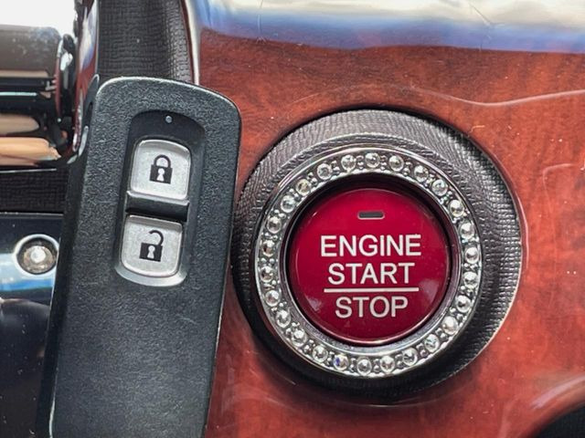 �yHonda�X�}�[�g�L�[�z�J�o����|�P�b�g�ɓ��ꂽ�܂܂ł��h�A�̎{���E�������\�ȃX�}�[�g�L�[�𑕔��B�G���W���̃I���E�I�t�����J�M�����o���K�v����������Ƃ��Ă��֗��ł���