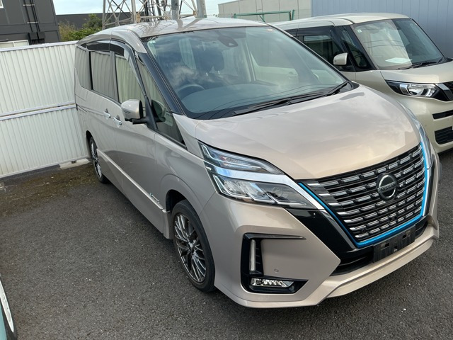 セレナ1.2 e-POWER ハイウェイスターV
