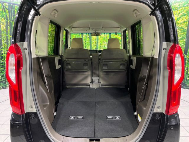 普段のお買い物や通勤、送迎等に十分な荷室スペースを確保しております。セカンドシートを倒すと、大きな荷物の積載も可能です♪