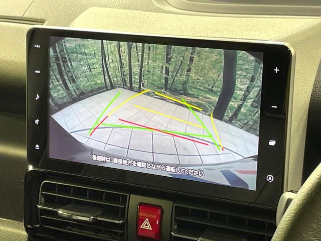 【バックカメラ】駐車時に後方がリアルタイム映像で確認できます。大型商業施設や立体駐車場での駐車時や、夜間のバック時に大活躍!運転スキルに関わらず、今や必須となった装備のひとつです!