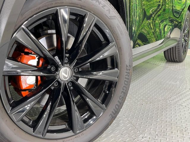 �y����20�C���`�A���~�z�C�[���z�O�ςɃ}�b�`���������A���~�z�C�[���𑕒����Ă���܂��B�e��ЊO�A���~�z�C�[����A�X�^�b�h���X�^�C�����戵�����Ă���܂��B���񂲑��k����������