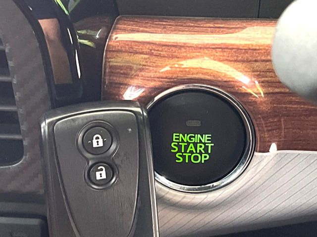 �yHonda�X�}�[�g�L�[�z�J�o����|�P�b�g�ɓ��ꂽ�܂܂ł��h�A�̎{���E�������\�ȃX�}�[�g�L�[�𑕔��B�G���W���̃I���E�I�t�����J�M�����o���K�v����������Ƃ��Ă��֗��ł���