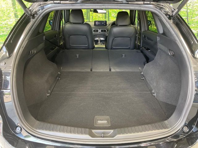 後席を格納すると、これだけの広さが!シーンに合わせたシートアレンジで、大きな荷物も積むことが出来ます♪