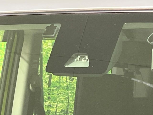 【トヨタセーフティセンス】走行中に前方の車両等を認識し、衝突しそうな時は警報とブレーキで衝突回避と被害軽減をアシスト。より安全にドライブをお楽しみいただけます。