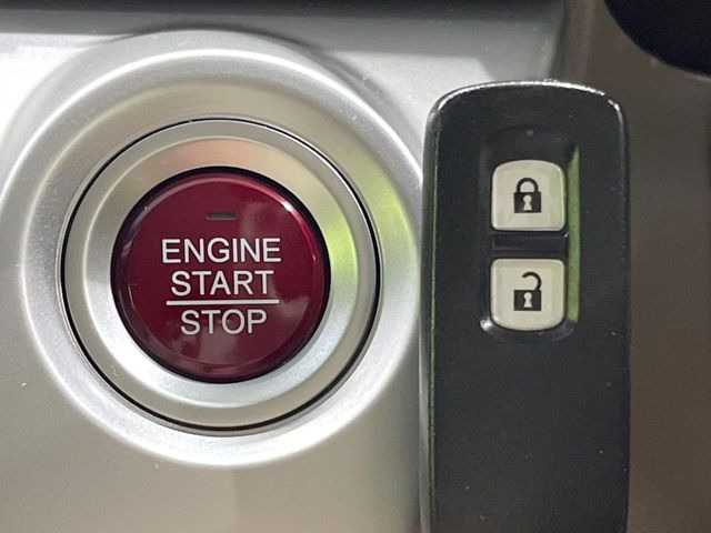 �yHonda�X�}�[�g�L�[�z�J�o����|�P�b�g�ɓ��ꂽ�܂܂ł��h�A�̎{���E�������\�ȃX�}�[�g�L�[�𑕔��B�G���W���̃I���E�I�t�����J�M�����o���K�v����������Ƃ��Ă��֗��ł���