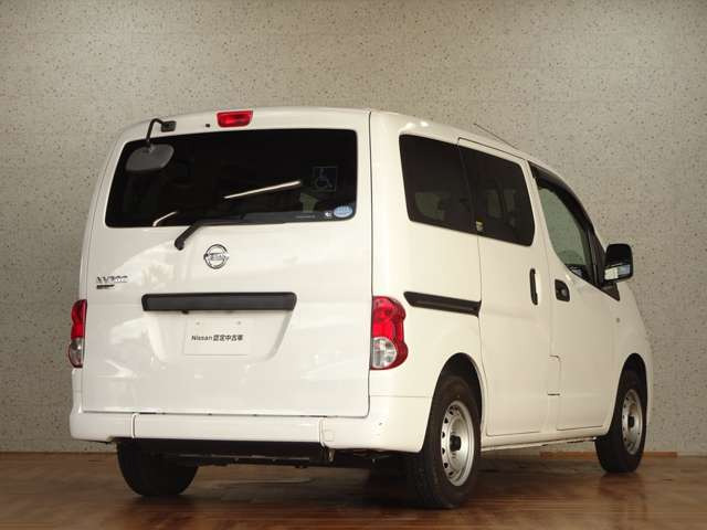 NV200バネットバン1.6 チェアキャブ 車いす2名仕様