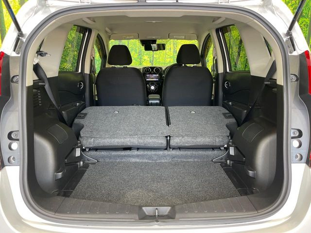 積み下ろしのしやすいデッキにはたっぷりと荷物を積み込んでいただけます。遊びから仕事まで、様々なシーンで頼れます♪