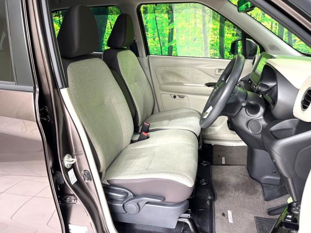 運転席シート廻りは使用感も少なく、良好な状態となっています。丁寧に使われていたことがよくわかりますね。