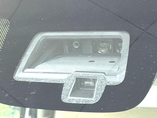 【スズキ セーフティサポート】走行中に前方の車両等を認識し、衝突しそうな時は警報とブレーキで衝突回避と被害軽減をアシスト。より安全にドライブをお楽しみいただけます。