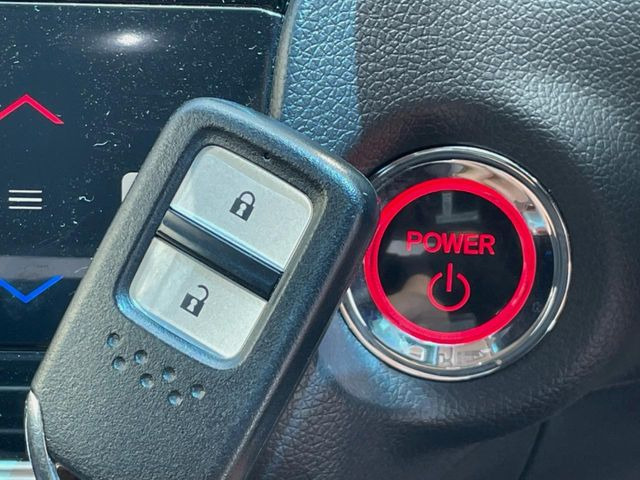 �yHonda�X�}�[�g�L�[�z�J�o����|�P�b�g�ɓ��ꂽ�܂܂ł��h�A�̎{���E�������\�ȃX�}�[�g�L�[�𑕔��B�G���W���̃I���E�I�t�����J�M�����o���K�v����������Ƃ��Ă��֗��ł���