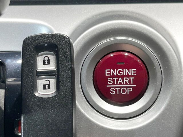 �yHonda�X�}�[�g�L�[�z�J�o����|�P�b�g�ɓ��ꂽ�܂܂ł��h�A�̎{���E�������\�ȃX�}�[�g�L�[�𑕔��B�G���W���̃I���E�I�t�����J�M�����o���K�v����������Ƃ��Ă��֗��ł���