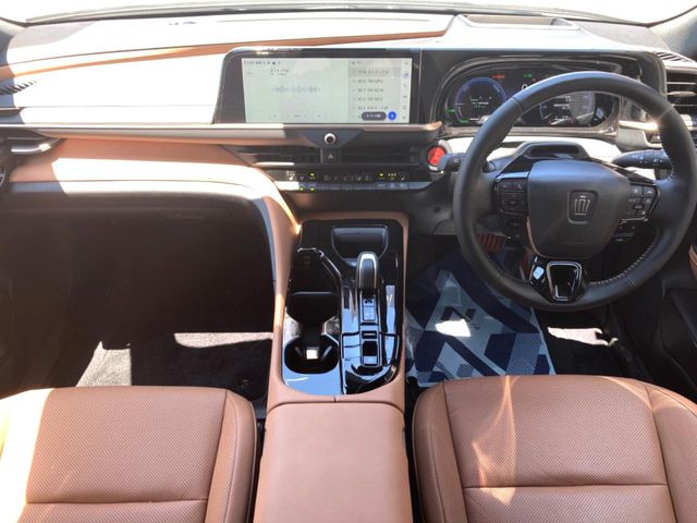クラウンスポーツ2.5 Z E-Four 4WD