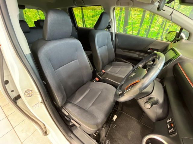 運転席シート廻りは使用感も少なく、良好な状態となっています。丁寧に使われていたことがよくわかりますね。