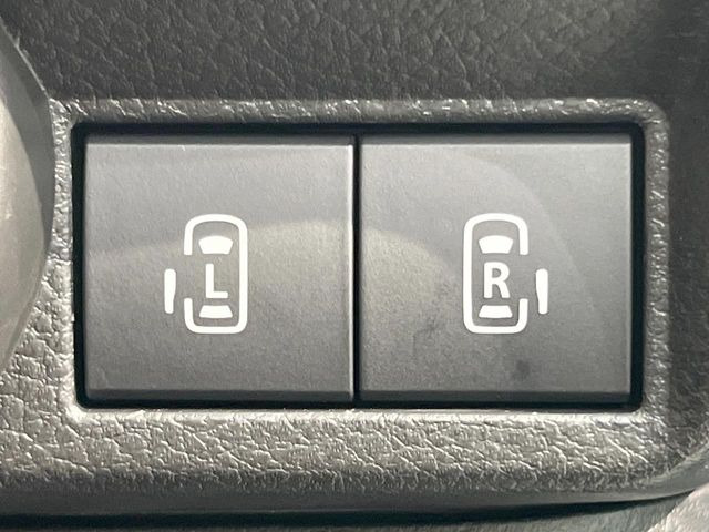 【両側パワースライドドア】スマートキーや運転席のスイッチで後席両側スライドドアの開閉が可能♪電動だから力を入れてドアを開ける必要が無く、小さなお子様でも簡単に開け閉めでき快適です♪