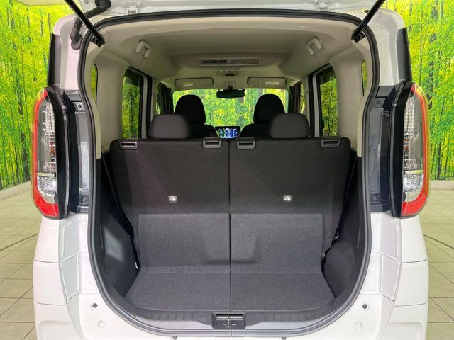 積み下ろしのしやすいデッキにはたっぷりと荷物を積み込んでいただけます。遊びから仕事まで、様々なシーンで頼れます♪