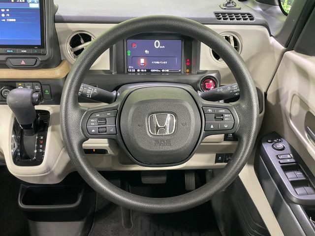【ステアリングスイッチ】運転中、前方から目線をそらすことなく、オーディオ等の操作が可能な便利機能!安心&快適なドライブを演出してくれます♪