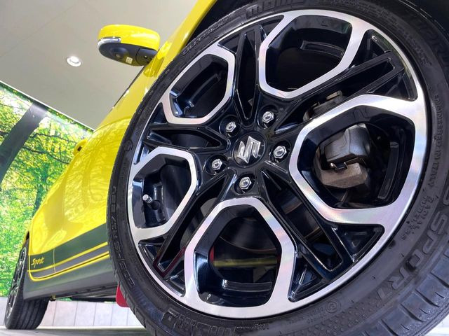�y����17�C���`�A���~�z�C�[���z�O�ςɃ}�b�`���������A���~�z�C�[���𑕒����Ă���܂��B�e��ЊO�A���~�z�C�[����A�X�^�b�h���X�^�C�����戵�����Ă���܂��B���񂲑��k����������