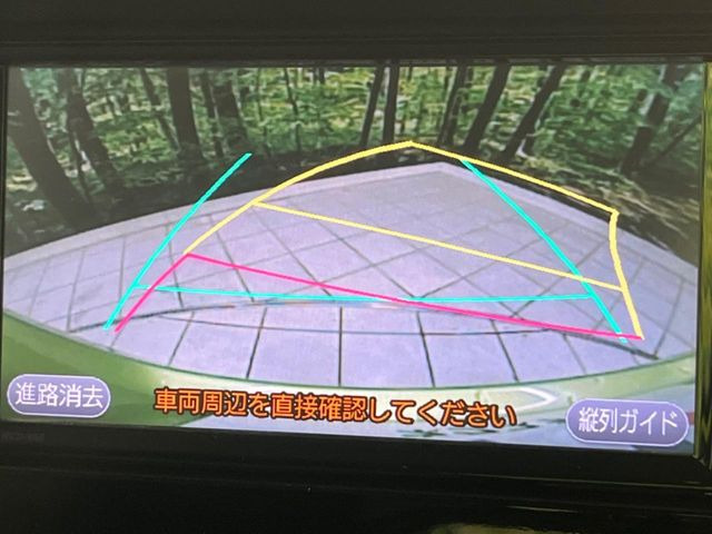 【バックカメラ】駐車時に後方がリアルタイム映像で確認できます。大型商業施設や立体駐車場での駐車時や、夜間のバック時に大活躍!運転スキルに関わらず、今や必須となった装備のひとつです!
