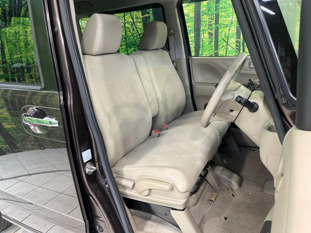 運転席シート廻りは使用感も少なく、良好な状態となっています。丁寧に使われていたことがよくわかりますね。