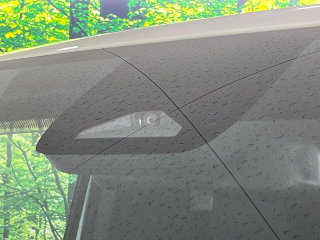 【トヨタセーフティセンス】走行中に前方の車両等を認識し、衝突しそうな時は警報とブレーキで衝突回避と被害軽減をアシスト。より安全にドライブをお楽しみいただけます。